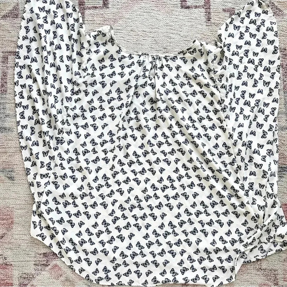 Karen Kane• Butterfly blouse - Picture 4 of 4